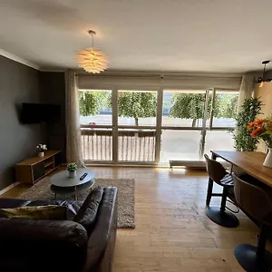 Homely & Thames View Apartment