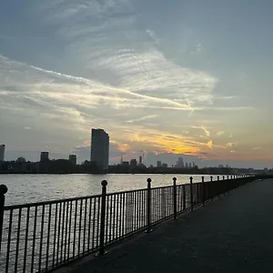 Riverside En Double E14 Guest house