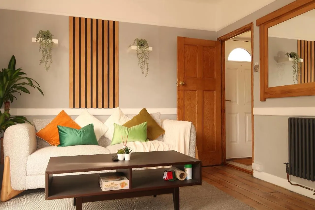 Cosy Home In London 0*,